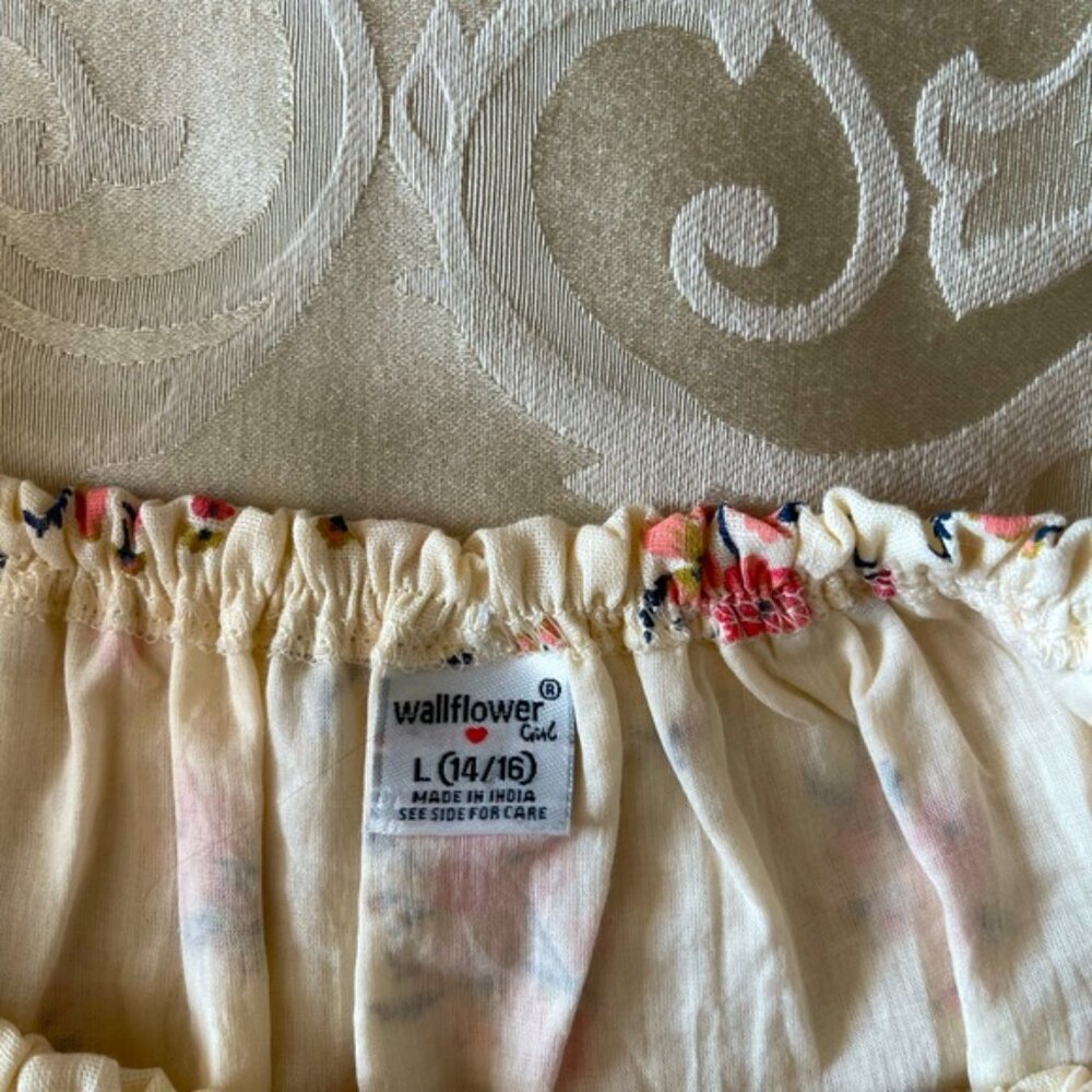 WALLFLOWER Juniors Clothing Bundle of Floral Tops and High Waist Ankle J… - Picture 4 of 15